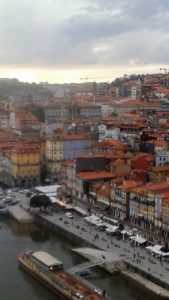 widok na Duero i nadbrzeżną Cais da Ribeira 